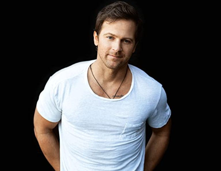 Is Kip Moore Married, Who Is His Wife? Does He Have A Girlfriend?