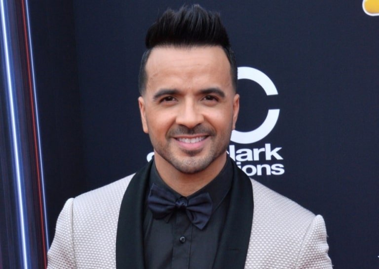 Luis Fonsi Bio, Wife – Águeda López, Age, Height, Net Worth, Other Facts